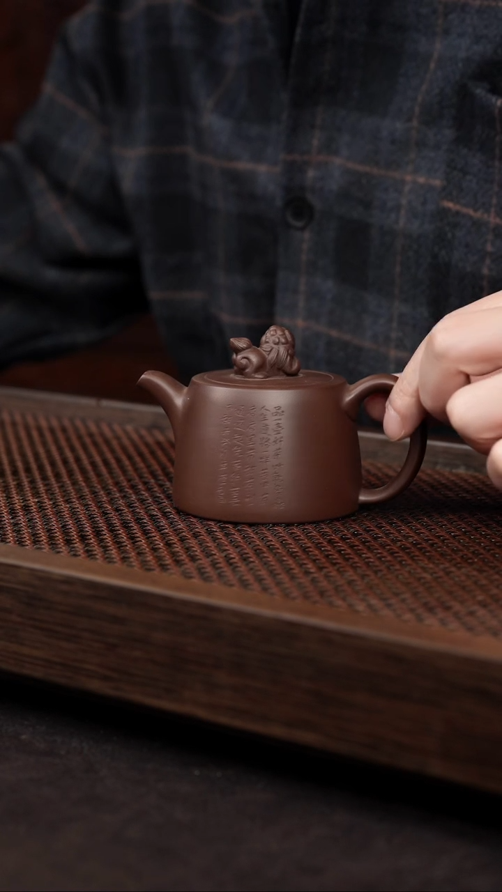 【闪购商品】紫砂茶壶老紫泥刻绘狮球壶