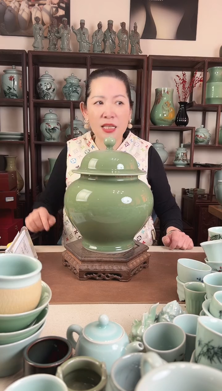 剑*谷纯手工 豆青釉 盖罐