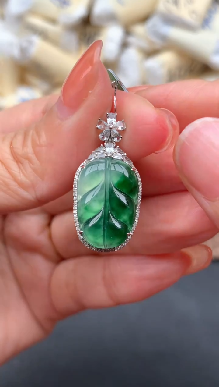 18K金镶嵌挂件翡翠1