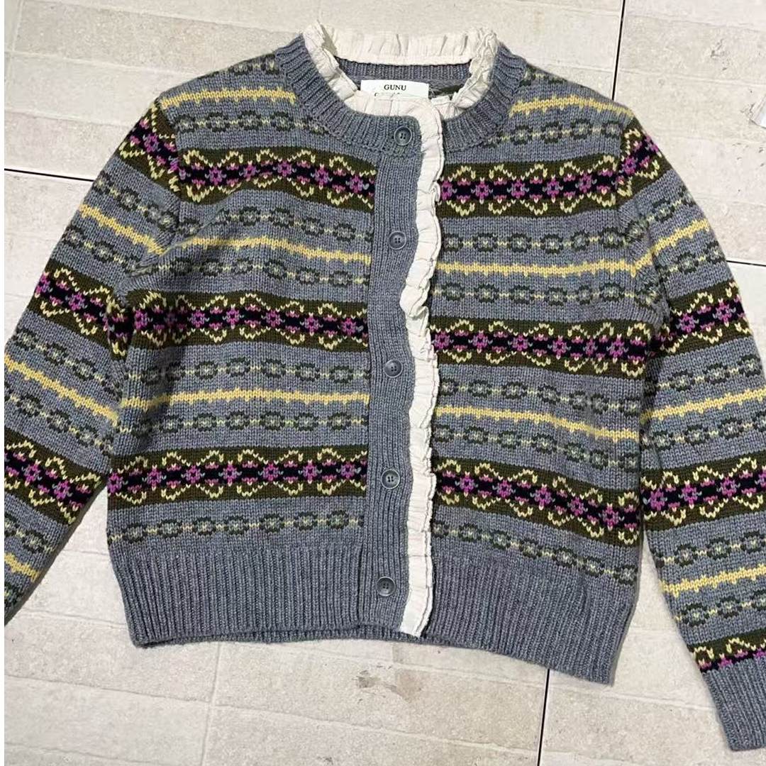 ZLAbout-us【秋冬上新】新款圆领拼色木耳边复古提花羊毛针织衫2036