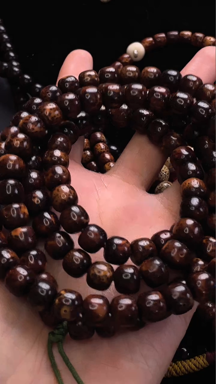 吊坠星月菩提精工级深珀花皮桶珠10*9长串