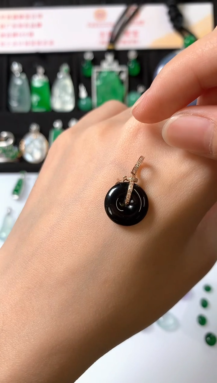 吊坠(赠链)18K金镶嵌翡翠吊坠