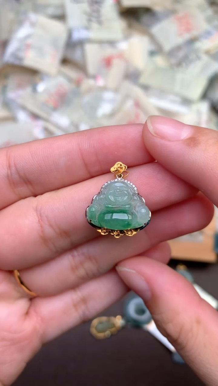 18K金镶嵌挂件翡翠 —