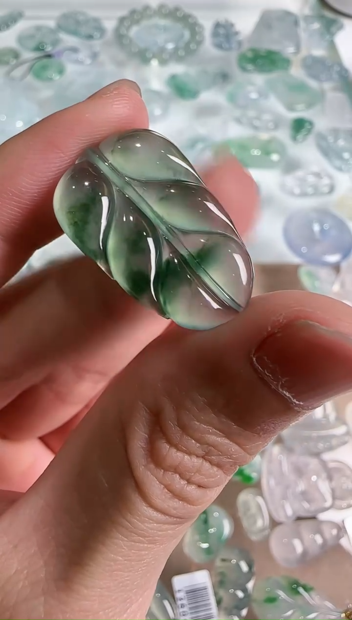 【闪购商品】翡翠吊坠(不含链)未镶嵌··