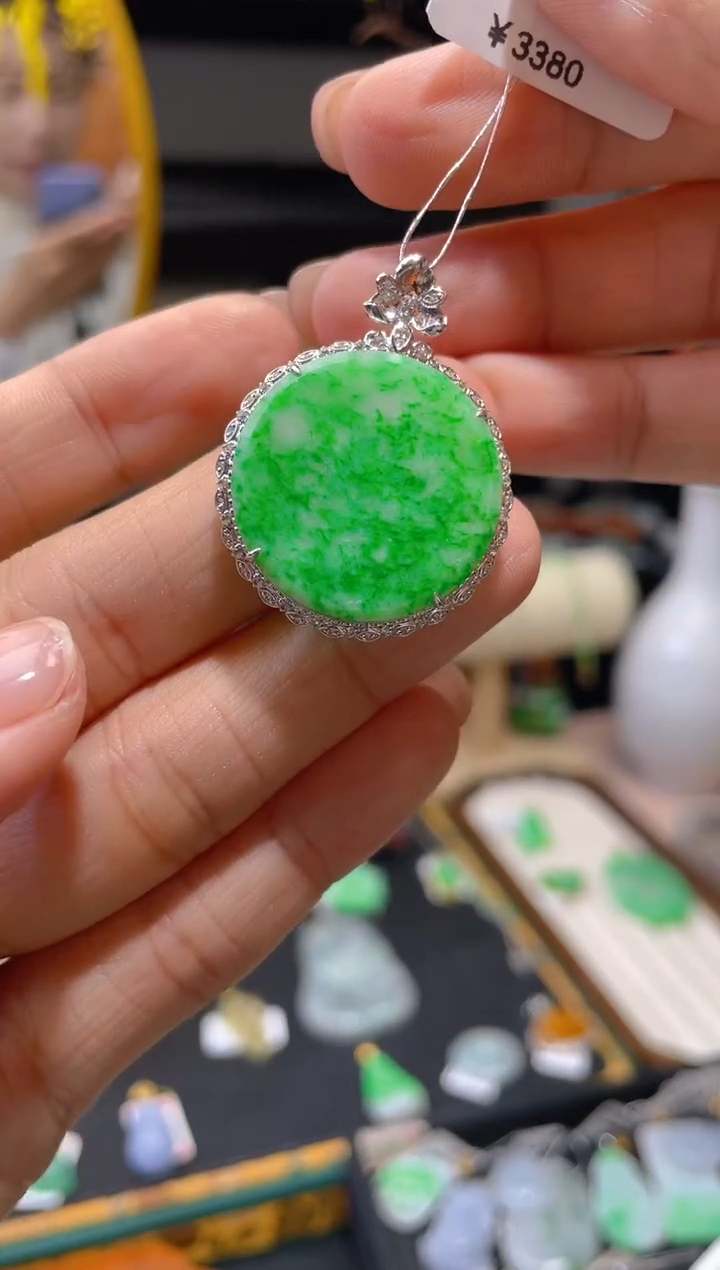 【闪购商品】翡翠颈饰18K金镶嵌假一赔三