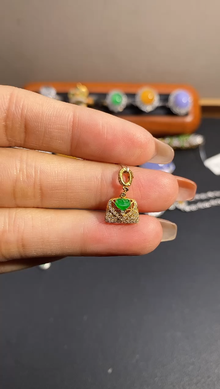 【闪购商品】翡翠颈饰18K金镶嵌吊坠