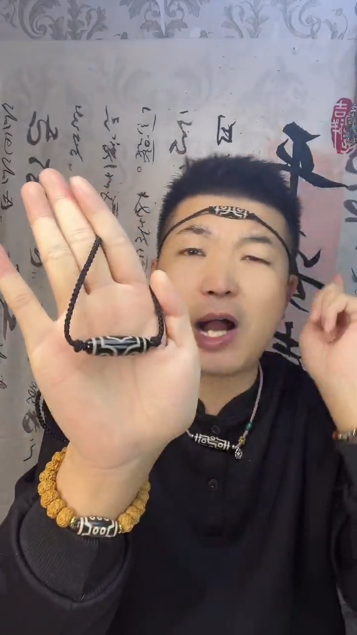 未镶嵌颈饰玛瑙/玉髓三眼