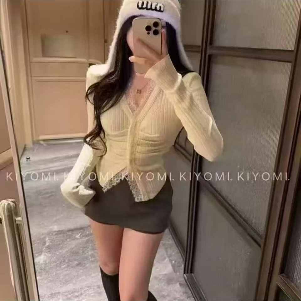 【FAFA】大码女装韩版辣妹蕾丝拼接V领收腰显瘦百搭打底衫上衣