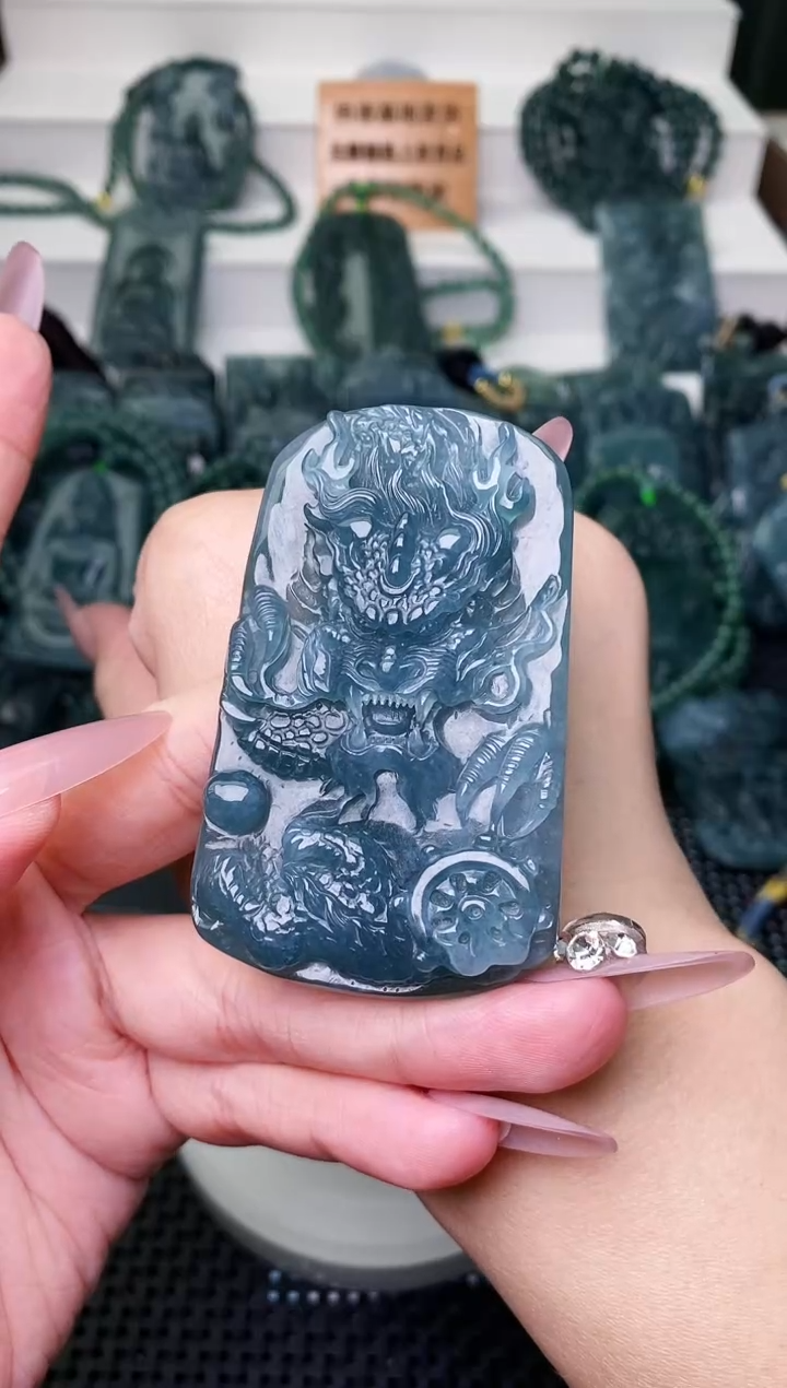 颈饰未镶嵌翡翠1