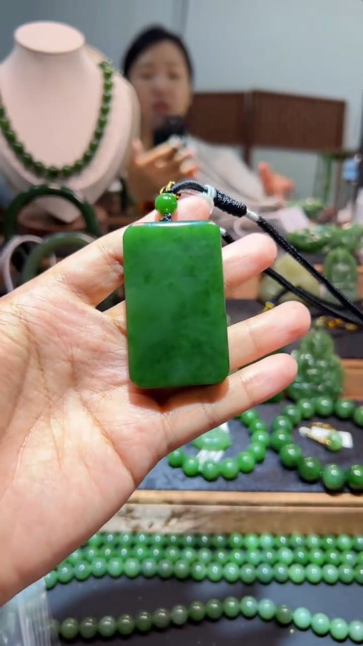 和田玉（碧玉）未镶嵌颈饰1