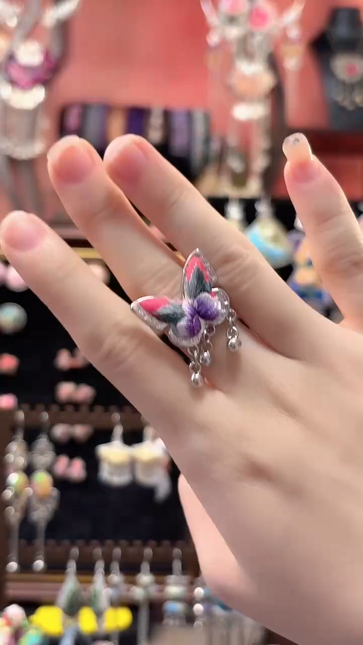 织绣 云织谣民族风精美饰品   2