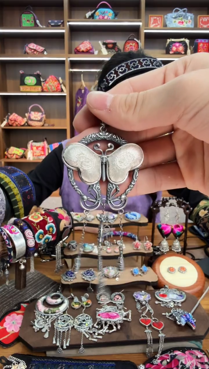 【闪购商品】织绣86蒙阿苏苗绣传承