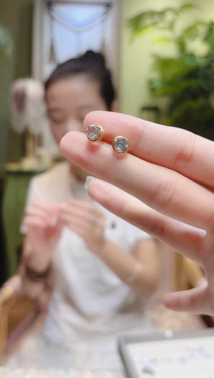 【闪购商品】海蓝宝石耳饰18K金镶嵌海蓝宝耳饰耳钉