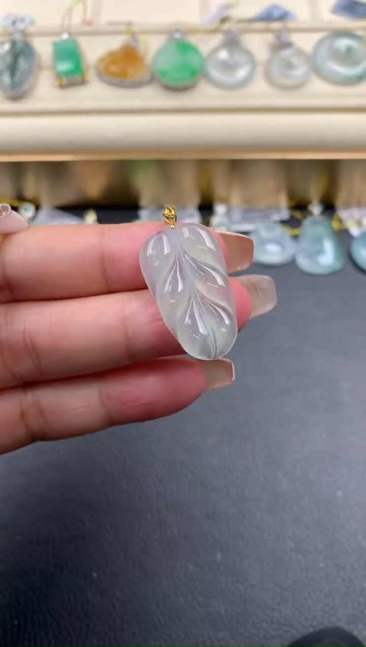 【闪购商品】翡翠颈饰18K金镶嵌A617     