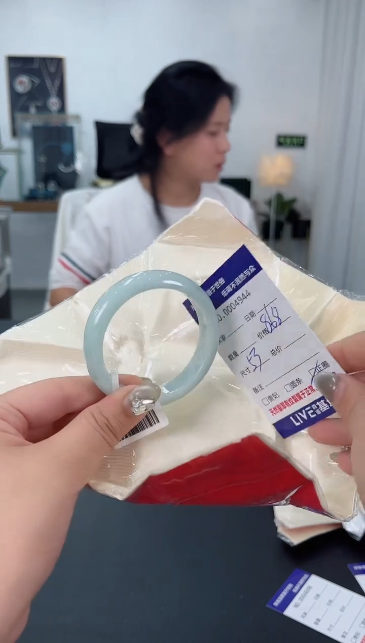 【闪购商品】翡翠手镯未镶嵌天然翡翠A货