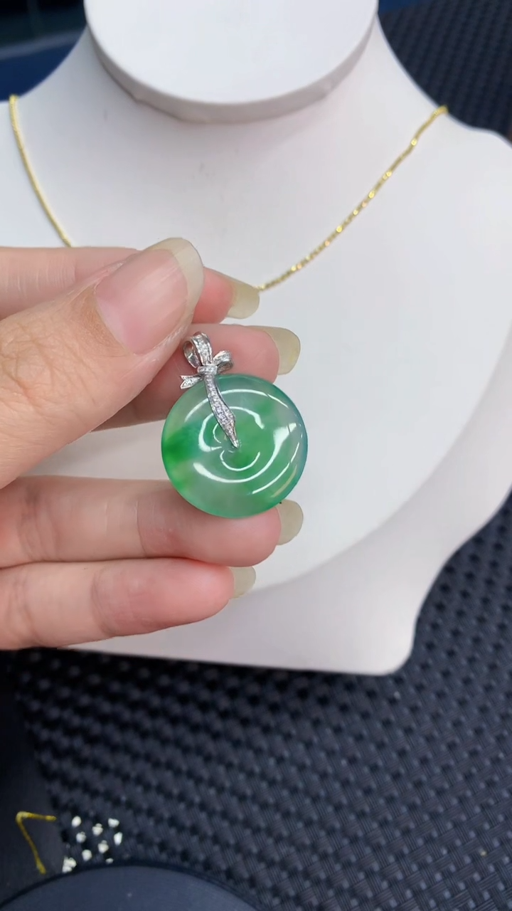 【闪购商品】翡翠颈饰18K金镶嵌            8