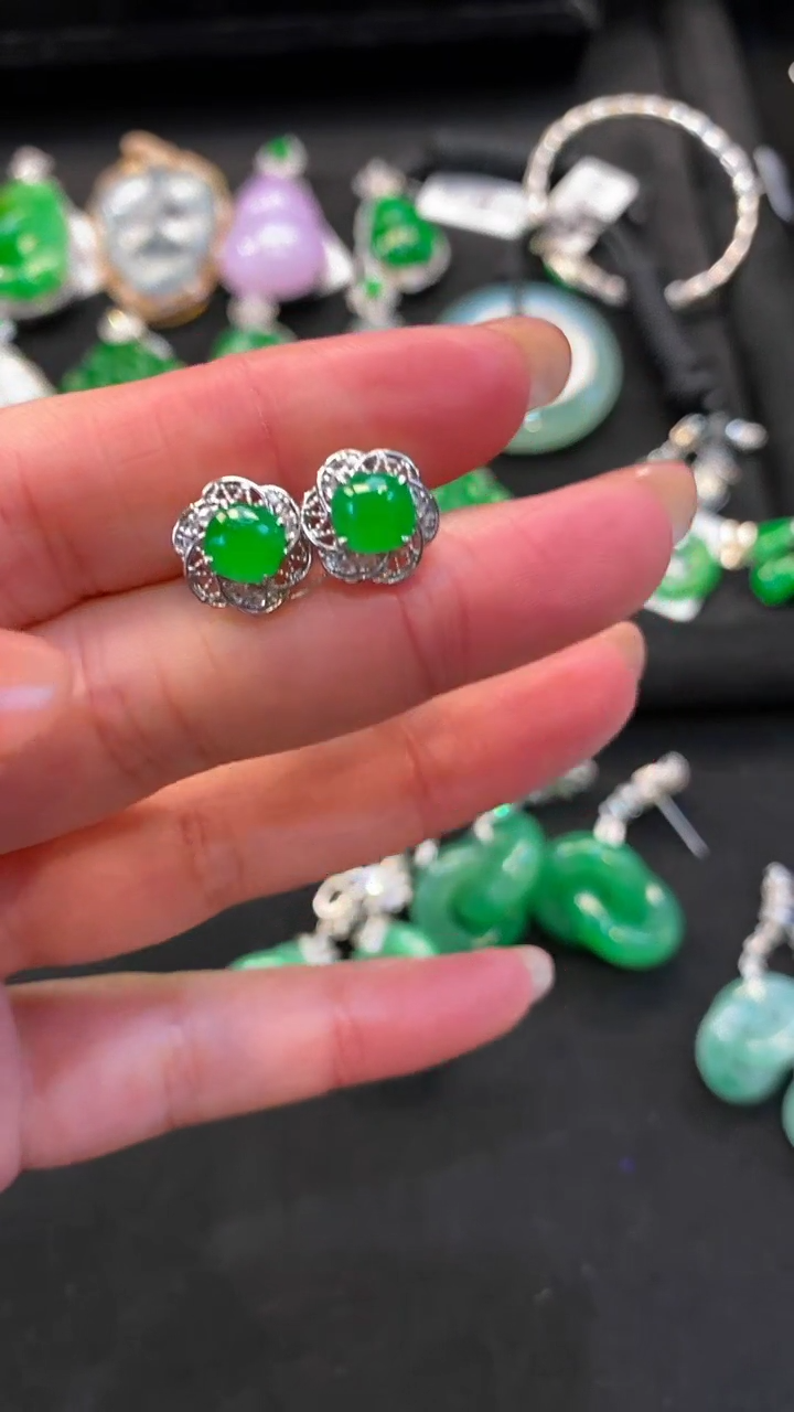 【闪购商品】翡翠吊坠(不含链)18K金镶嵌耳钉