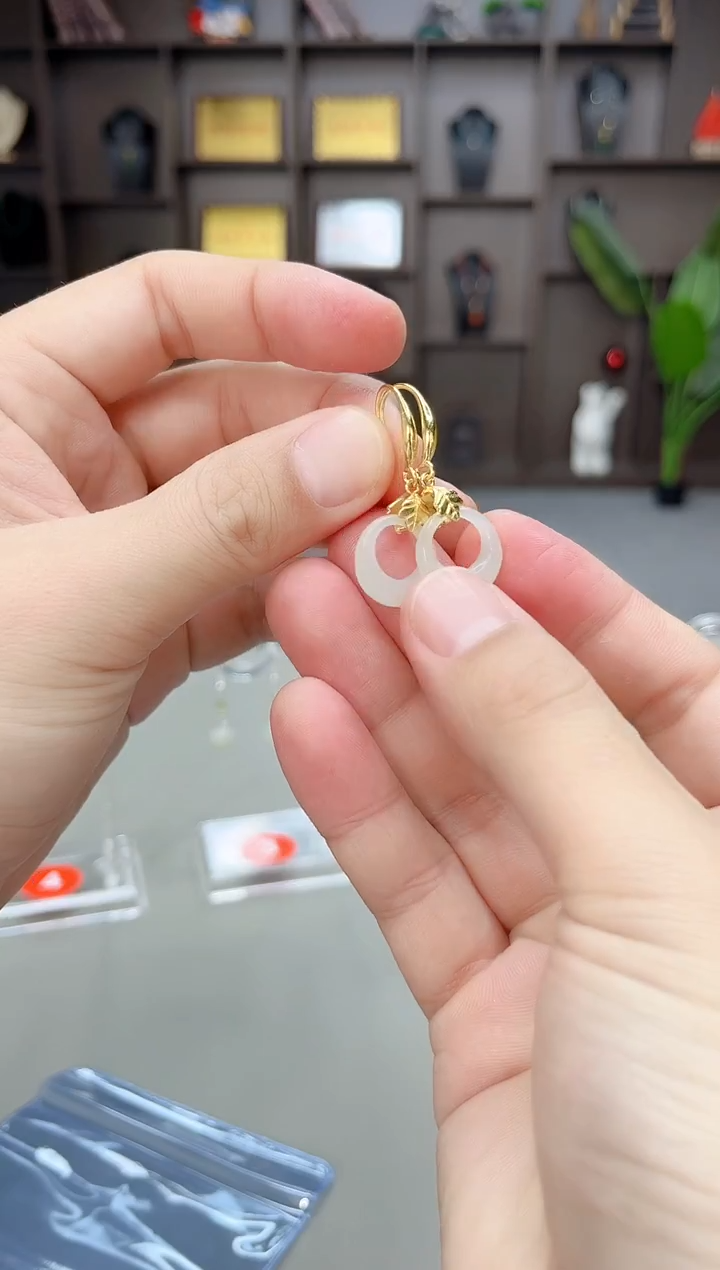 未镶嵌和田玉（青白玉）耳饰平安扣