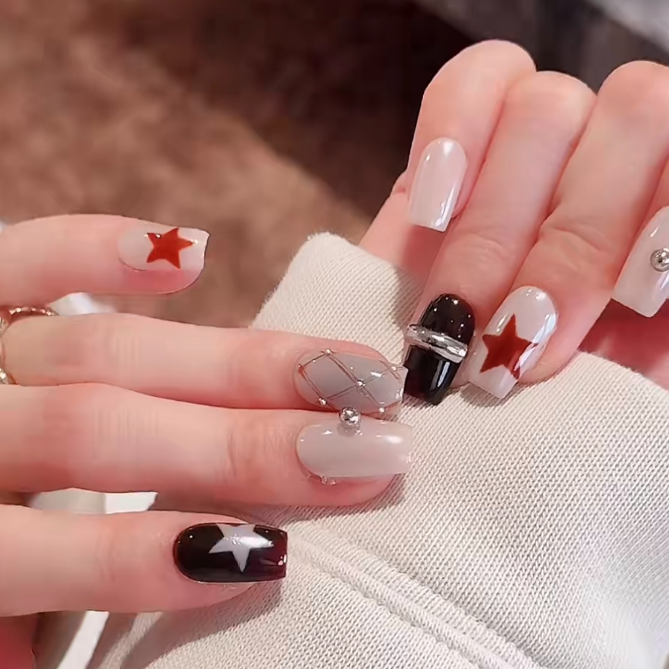 【韩星】甜酷辣妹风手绘星星元素美甲y2k千禧风深色系美式ins穿戴甲