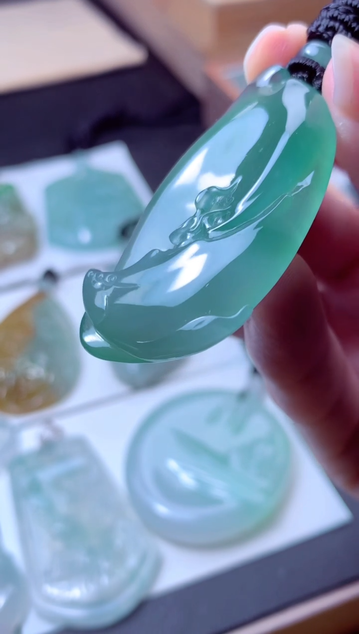 颈饰未镶嵌翡翠天然A货翡翠