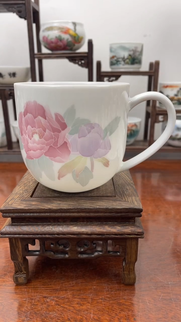 【闪购商品】1釉下次彩高温手绘 贵妃杯 微瑕