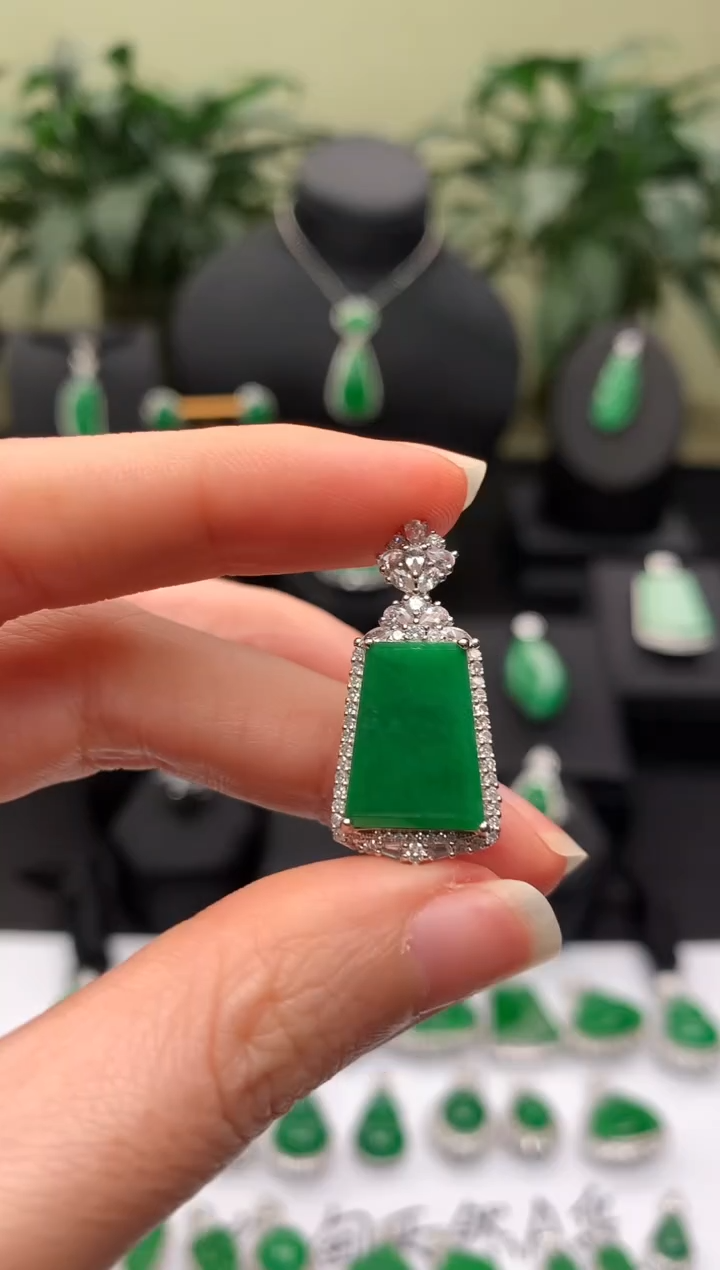 【闪购商品】翡翠颈饰18K金镶嵌无事牌