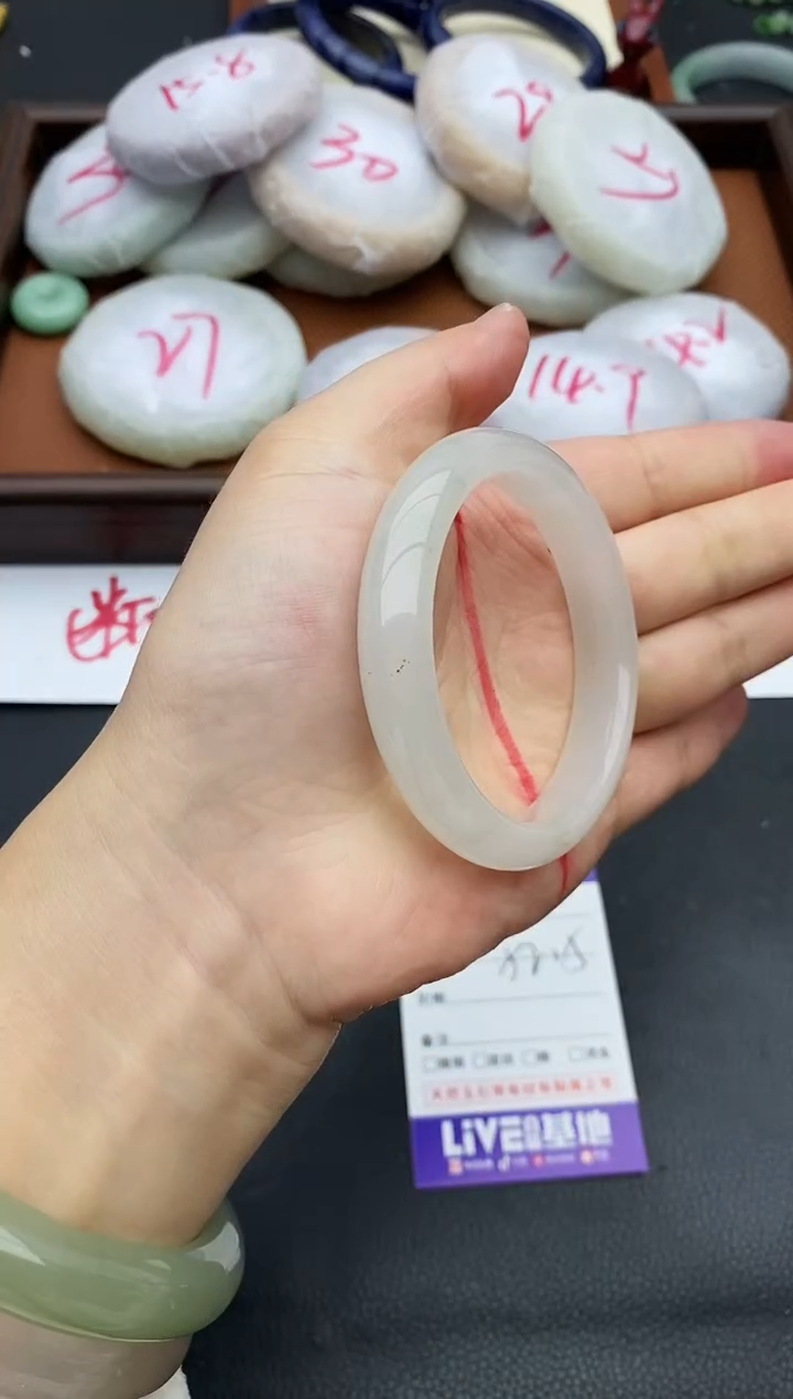 未镶嵌手镯石英质玉111+52.5