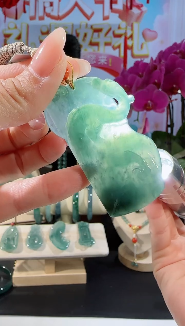 【闪购商品】翡翠吊坠(不含链)未镶嵌龙牌