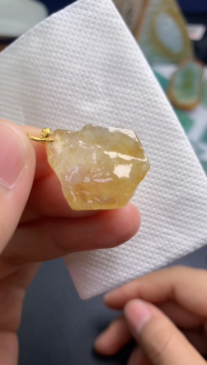 颈饰未镶嵌翡翠  