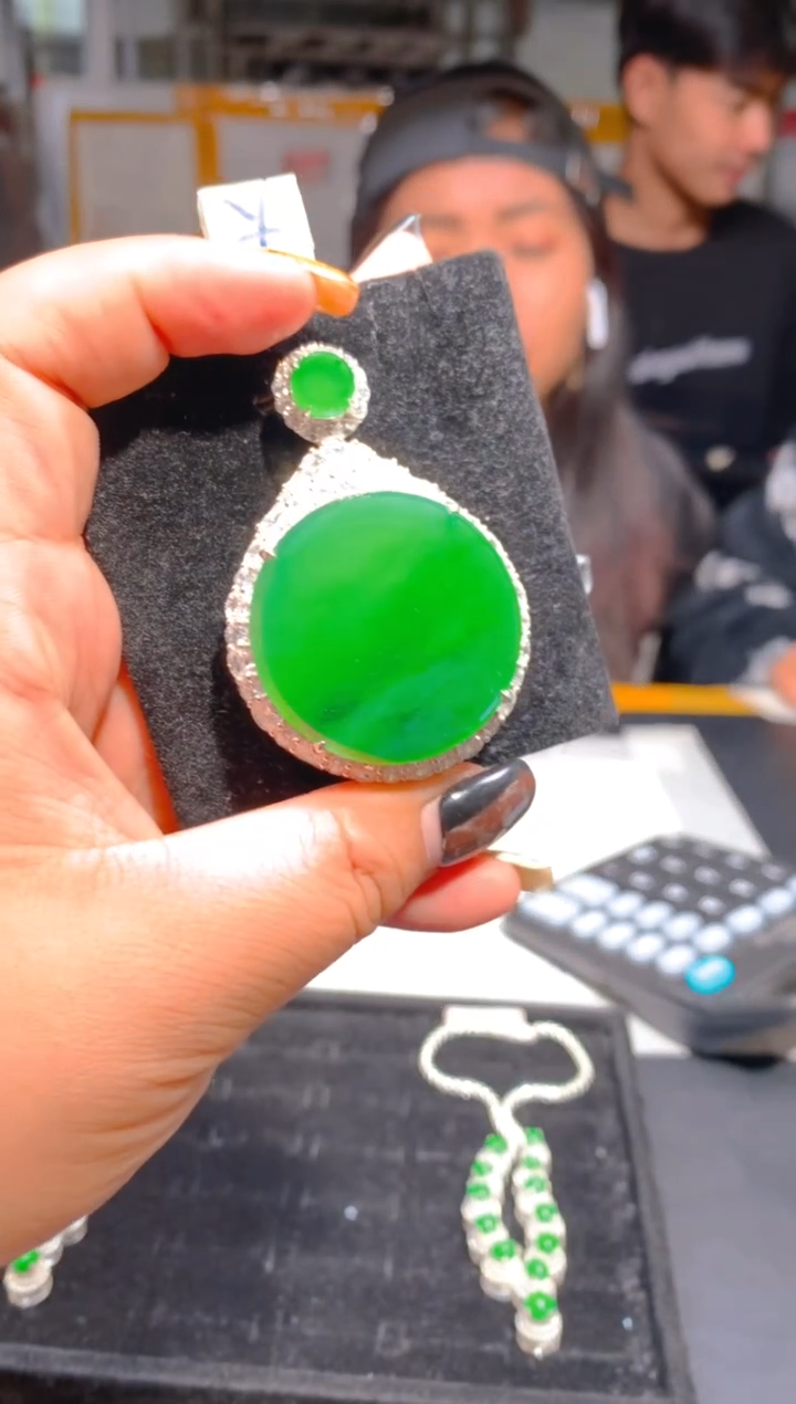 【闪购商品】定制翡翠未镶嵌60定制翡翠-多样性发货（发其一）