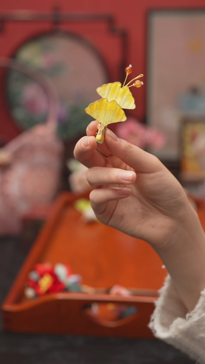 刺绣非遗手工绒花饰品