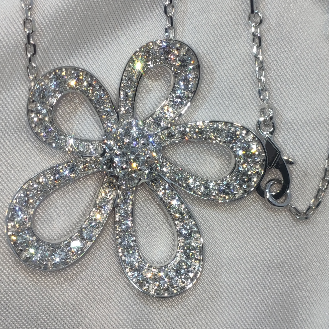 实验室培育钻石【宝丽亚】18K金顶版大花项链格桑花