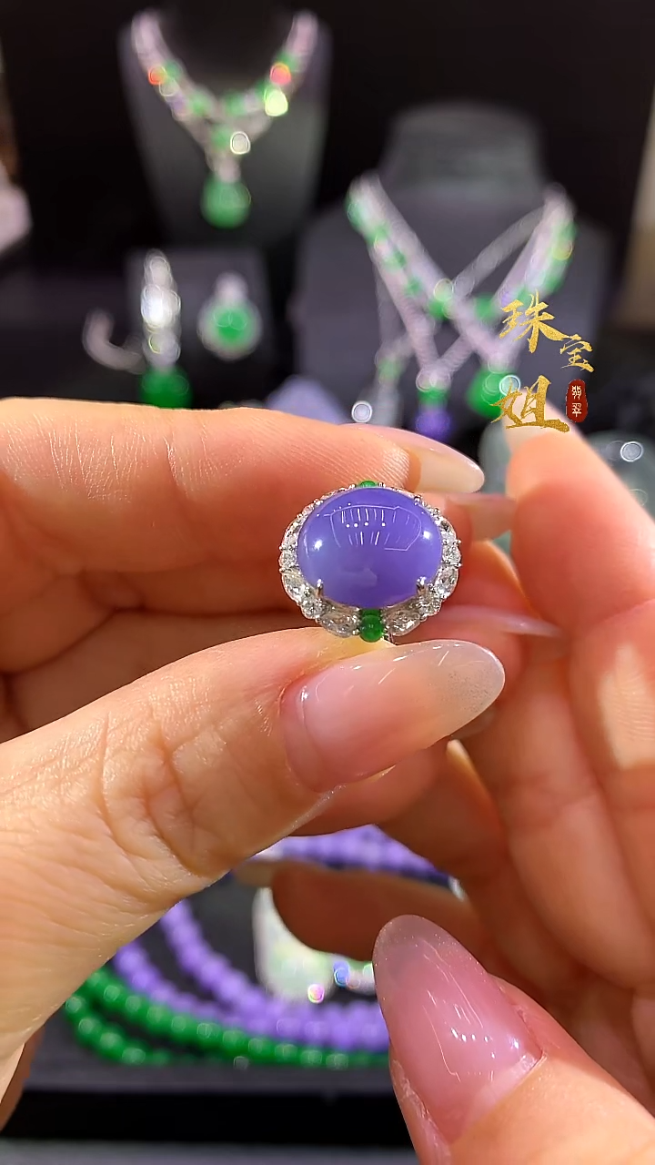 18K金镶嵌戒指翡翠戒指