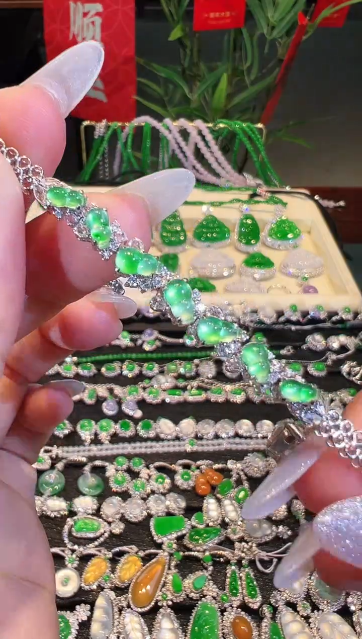 【闪购商品】翡翠手链18K金镶嵌翡翠