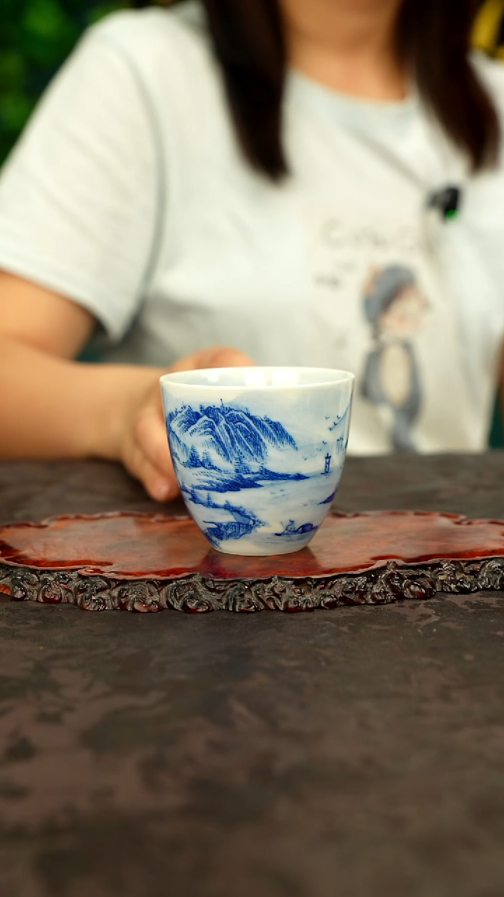 青花手绘山水主人杯