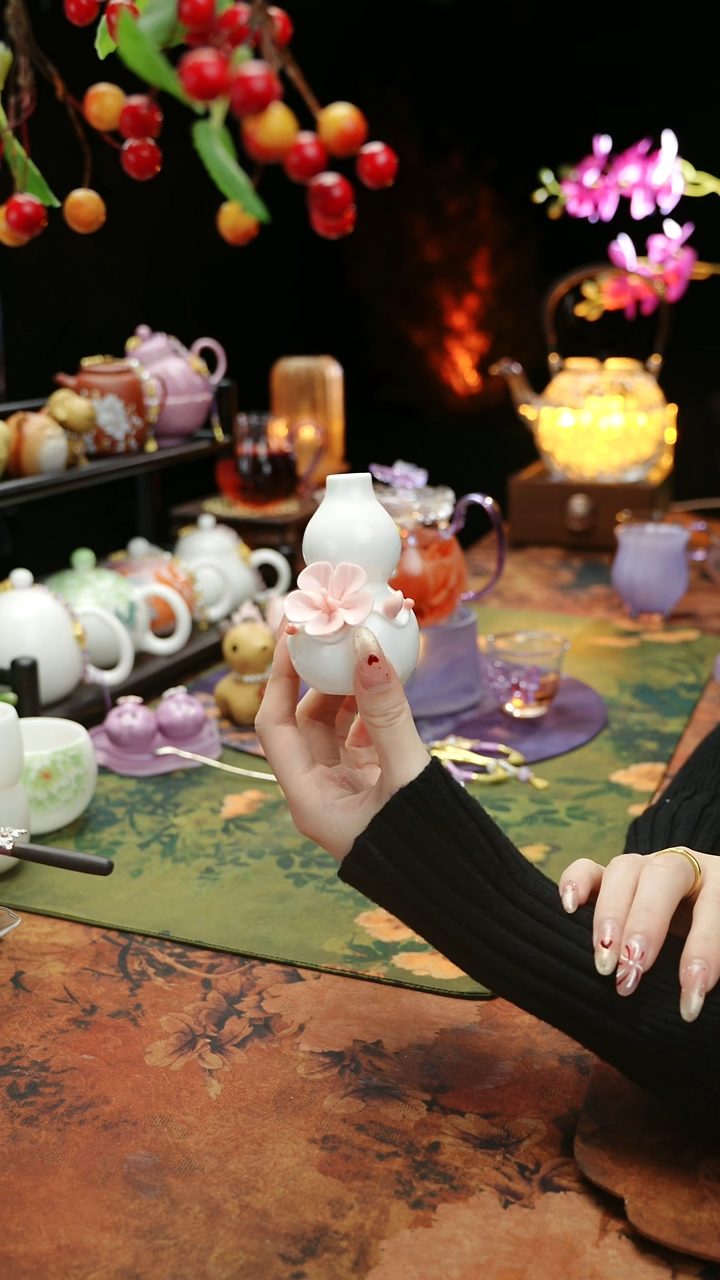 【闪购商品】陶瓷葫芦捏花小花瓶