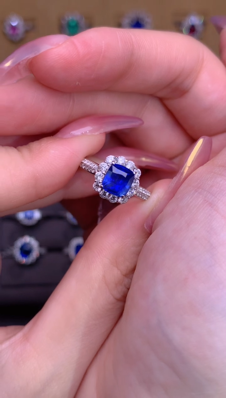 蓝宝石戒指18K金镶嵌1.56CT  无烧