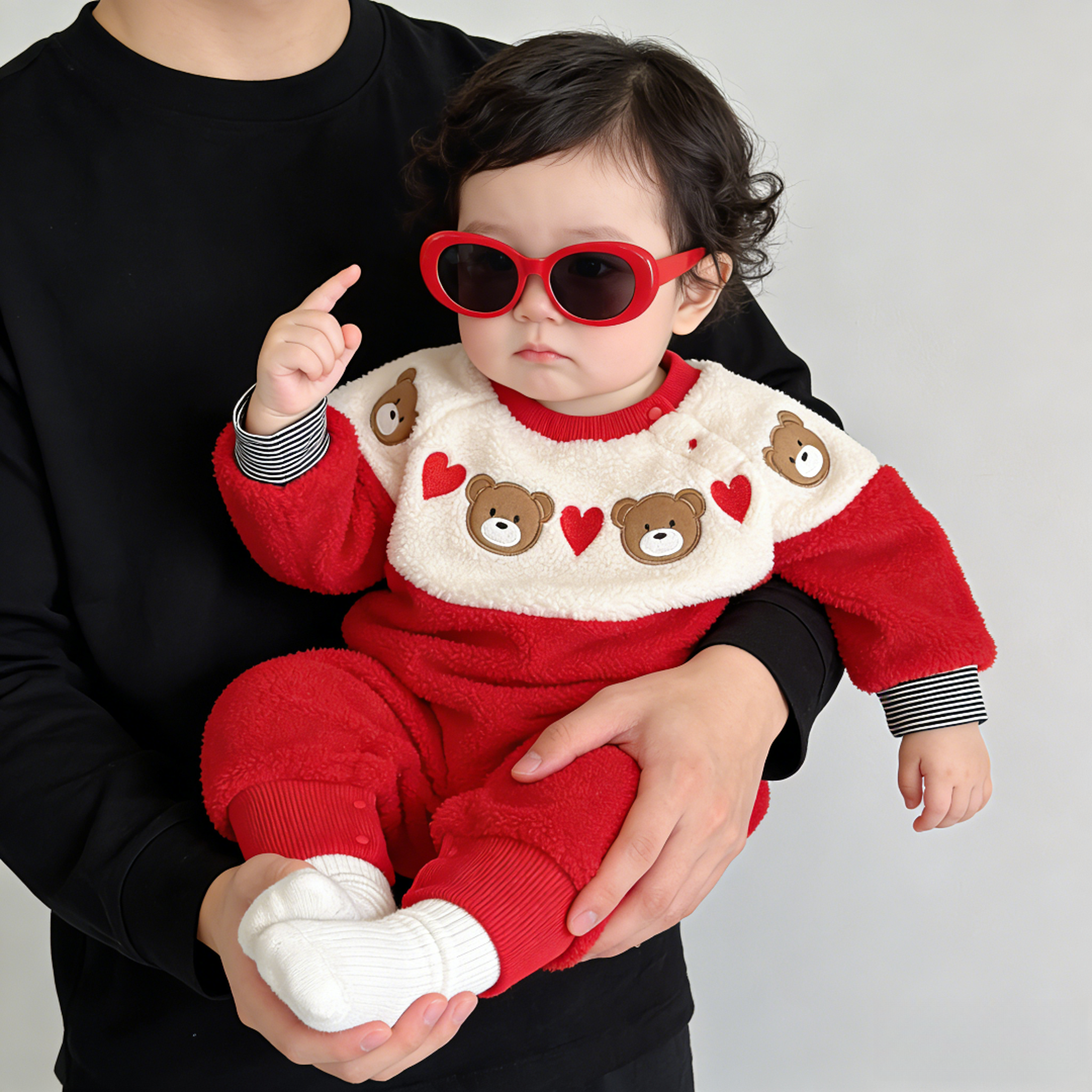 婴儿连体衣冬季新款可爱女宝宝衣服新生儿衣服桃心小熊婴儿服装