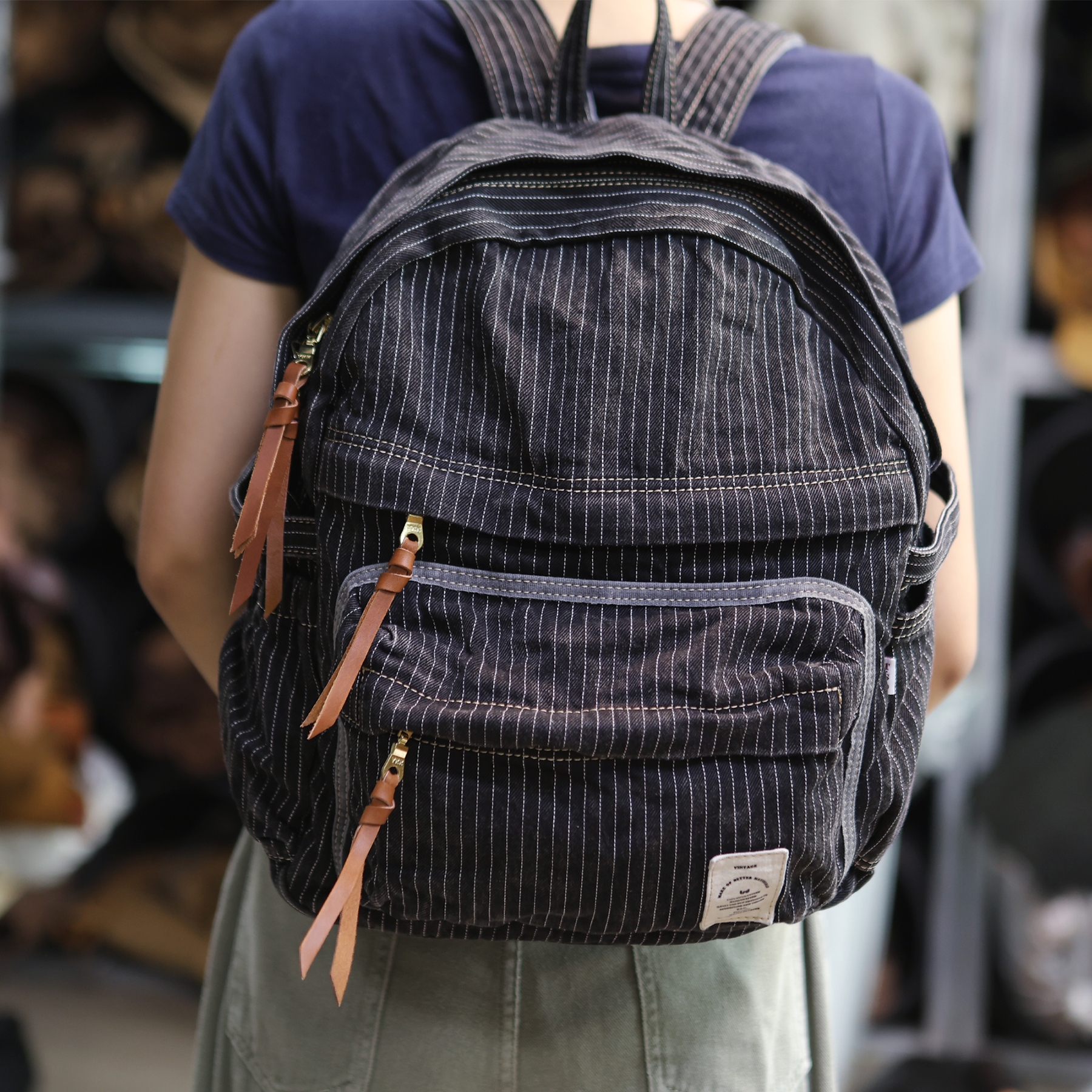 方向皮具新款手工皮具经典复古重洗水牛仔条纹背包双肩包书包8583