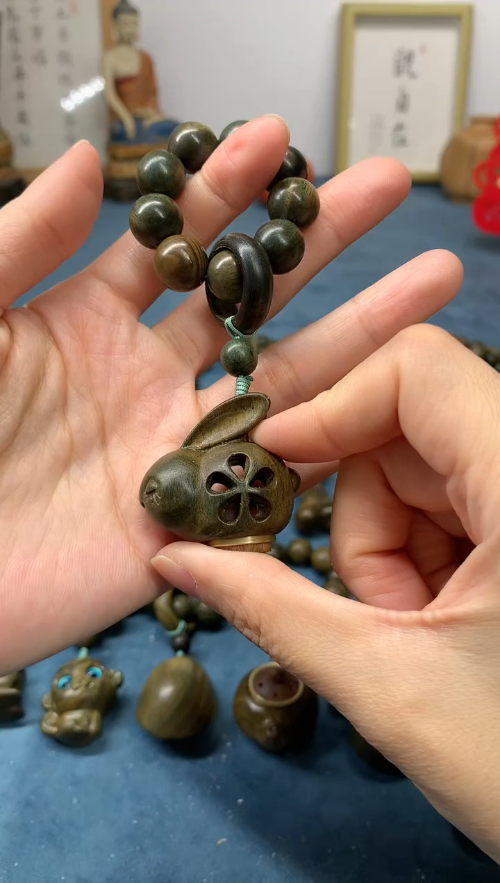 【闪购商品】维腊木（绿檀）把件兔子香囊 送1瓶香丸