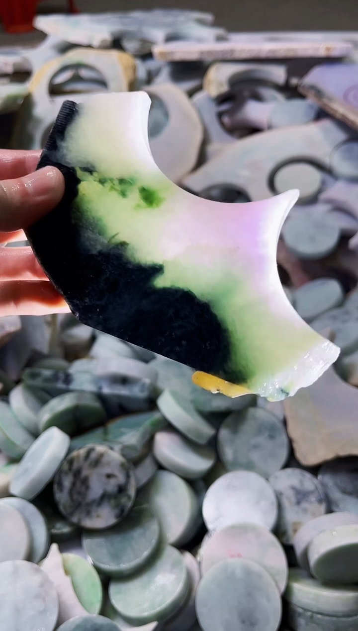 【闪购商品】翡翠颈饰未镶嵌A货吴玉406