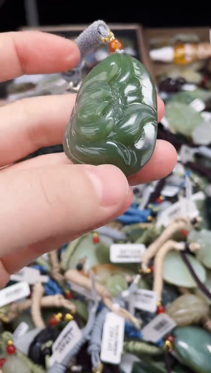 颈饰未镶嵌和田玉1