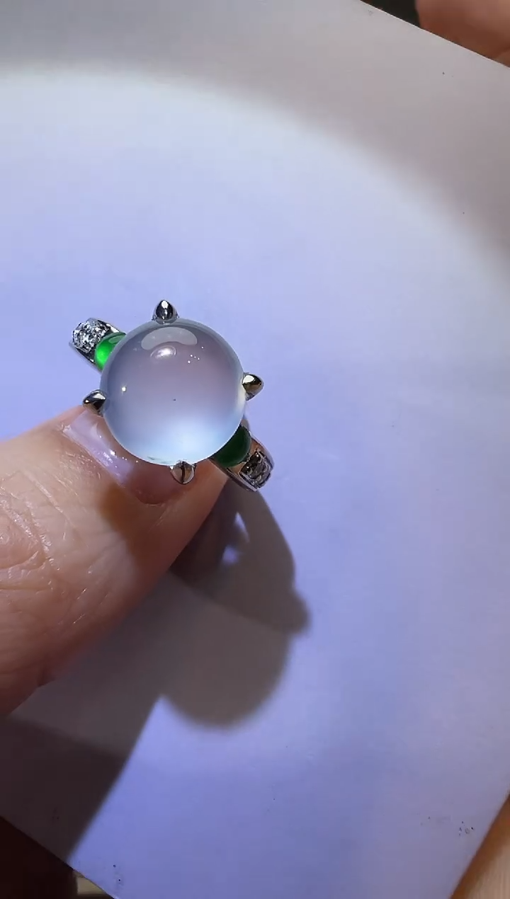 18K金镶嵌戒指翡翠蛋面