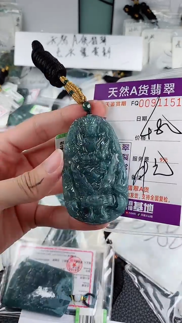 翡翠未镶嵌颈饰                   