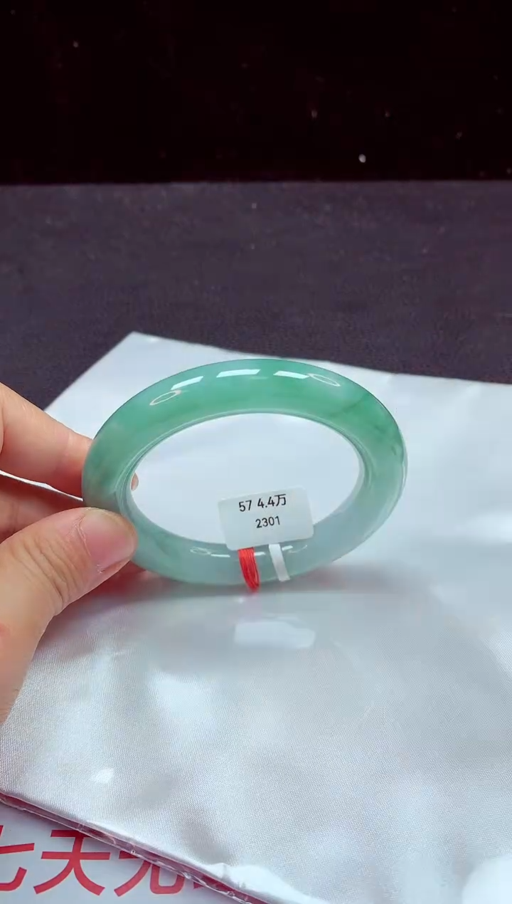 【闪购商品】翡翠手镯未镶嵌手镯