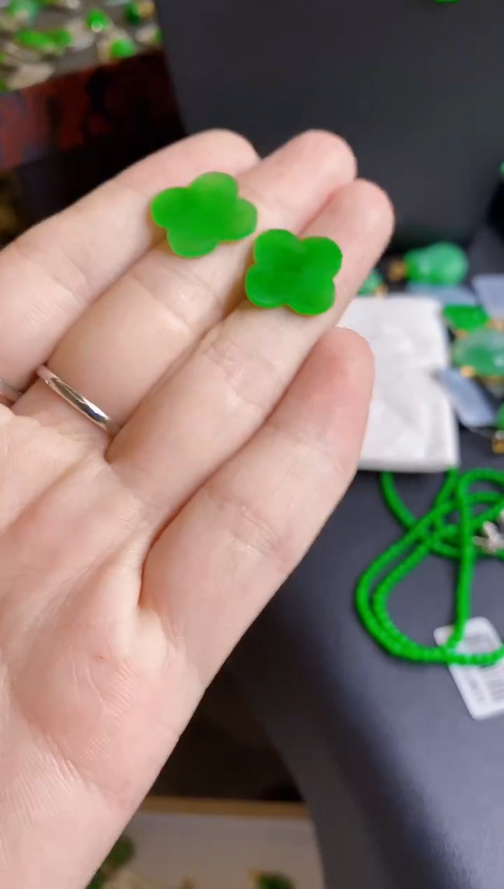 翡翠未镶嵌颈饰多样性发货发1