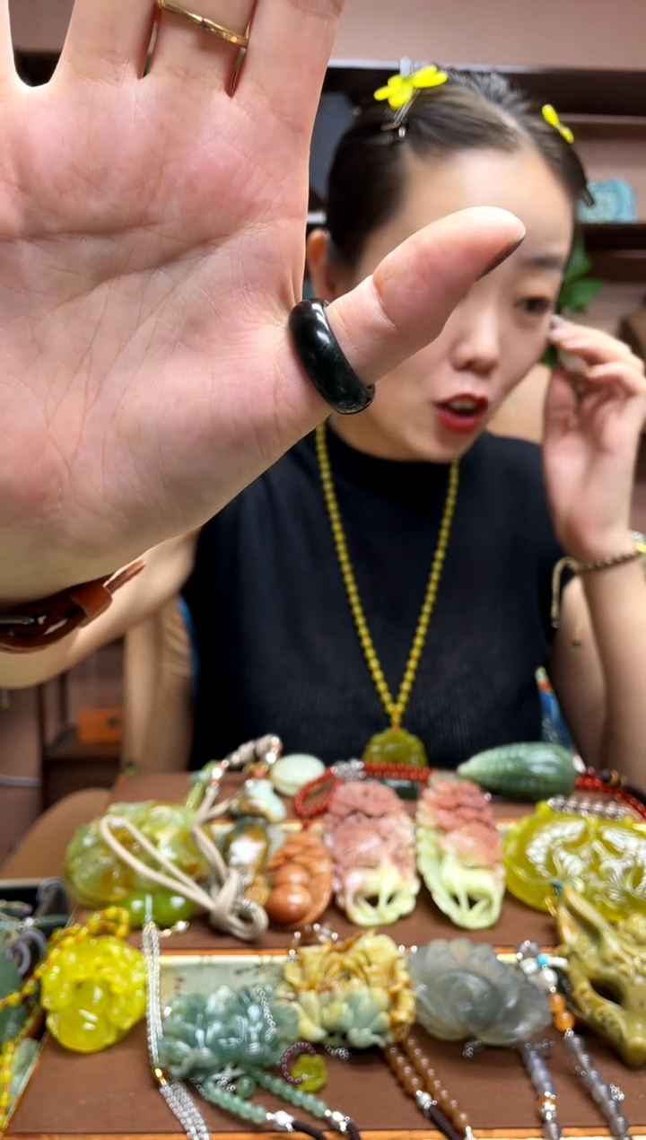 未镶嵌岫玉吊坠多样性发货发其中之一