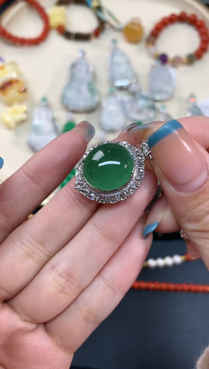 【闪购商品】翡翠吊坠(不含链)18K金镶嵌吊坠A180|29800