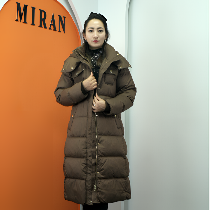 时尚白鸭绒连帽过膝女士羽绒服7801