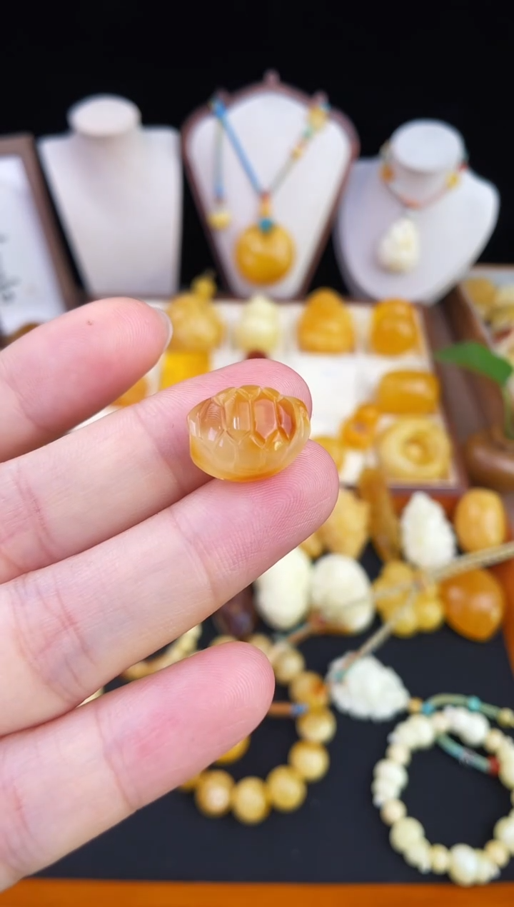 琥珀未镶嵌珠宝奇石柒月